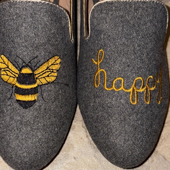 Woman’s Gray Loafers with Bee Embroidery size 9 - Picture 2 of 10